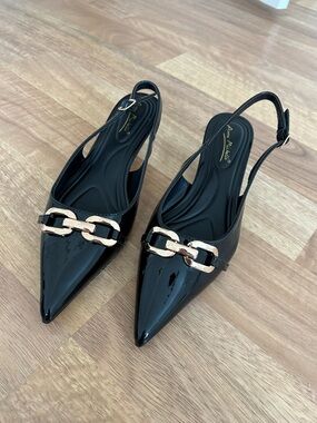 Anne Michelle Black Patent Pointed Slingback Kitty Flats with Gold Chain Accent
